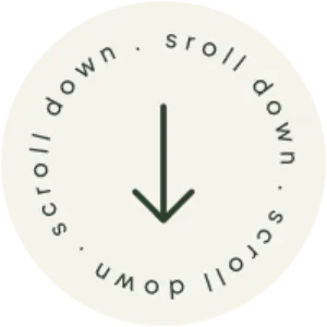 Icône flèche de défilement vers le bas pour découvrir le portfolio de Sandy Kanaan, designer freelance à Bordeaux.Scroll down arrow icon to discover the creative portfolio of Sandy Kanaan, freelance designer based in Bordeaux.